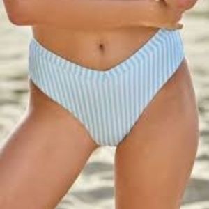 LA Hearts V Front Cheeky Bottom NWT